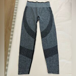 Pink Victoria’s Secret Seamless Leggings Size Medium in Grey